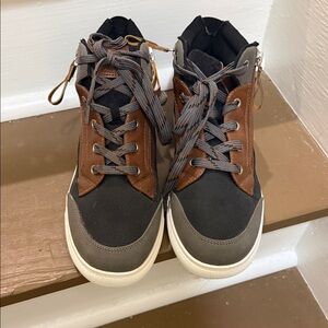 Boys High-Top Casual Sneakers in Black, Brown & Gray